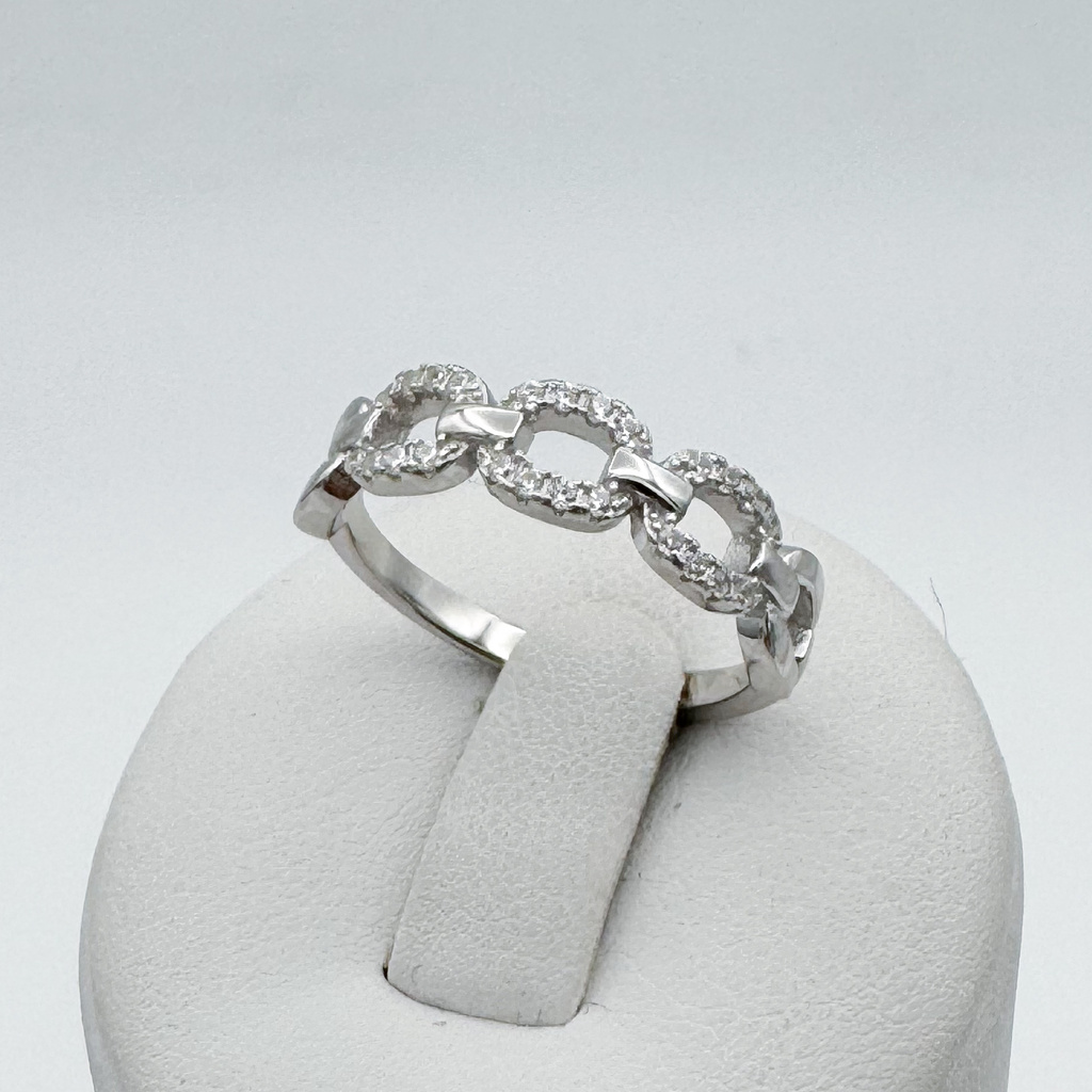 Stříbrný prsten se zirkony